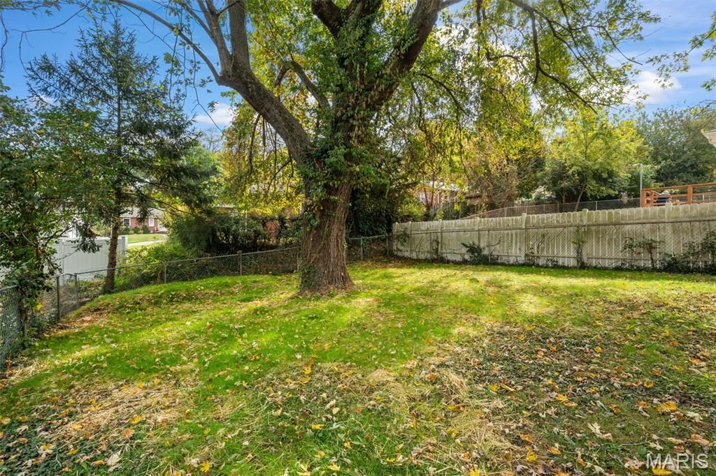 Image 35 of property listing at 2221 Norside Drive, Alton, IL 62002