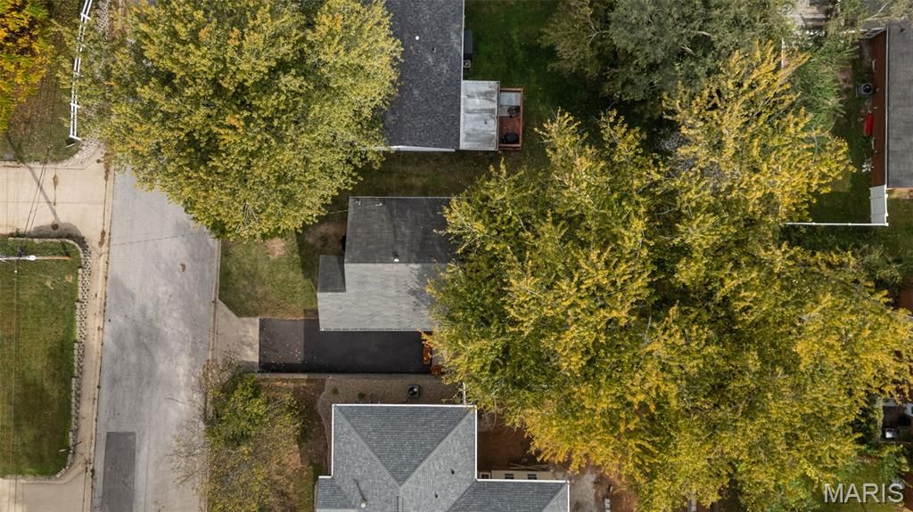 Image 42 of property listing at 2221 Norside Drive, Alton, IL 62002