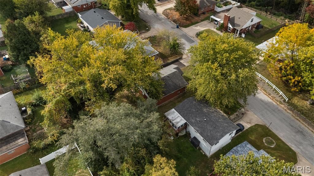 Image 43 of property listing at 2221 Norside Drive, Alton, IL 62002