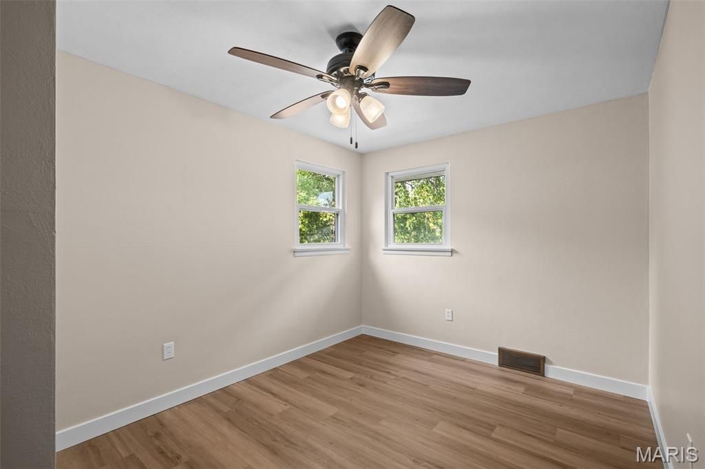 Image 9 of property listing at 2221 Norside Drive, Alton, IL 62002