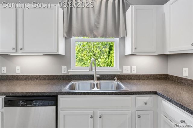 989 Callaway Court, Howell, MI 48843