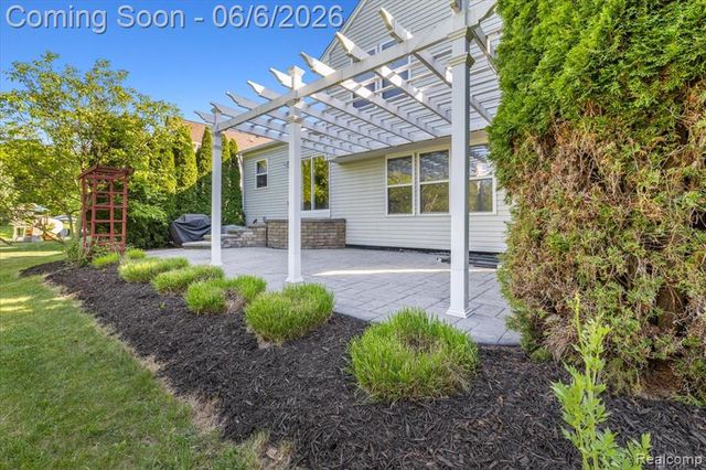 989 Callaway Court, Howell, MI 48843