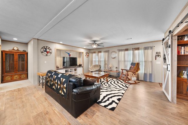 5523 S State Highway 19 2, Emory, TX 75440