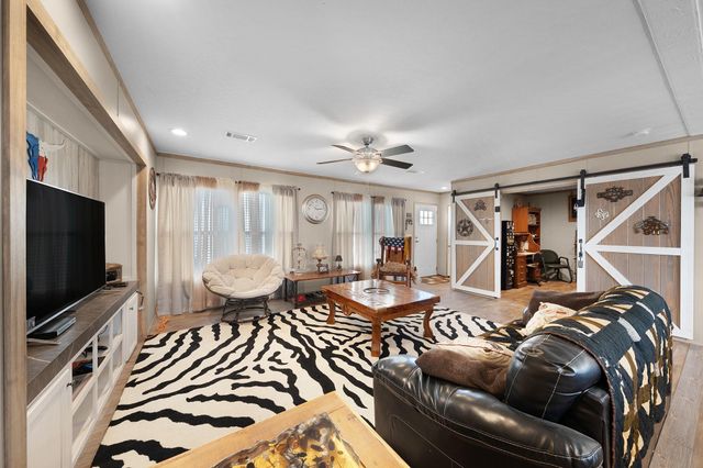 5523 S State Highway 19 2, Emory, TX 75440