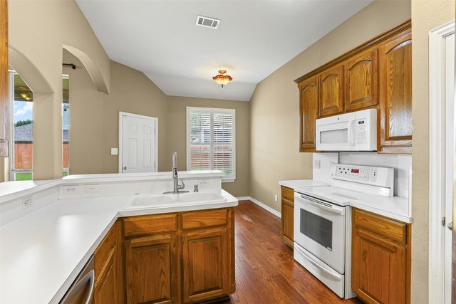 1612 Twin Oaks Drive, Cleburne, TX 76033