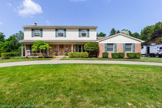 671 Bridgestone Drive, Rochester Hills, MI 48309