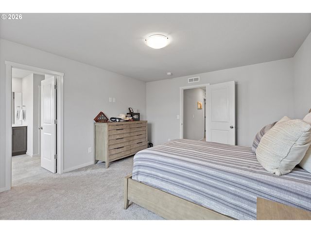 671 NICHOLS Ln, Woodburn, OR 97071