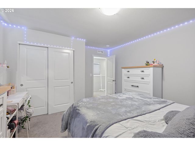 671 NICHOLS Ln, Woodburn, OR 97071