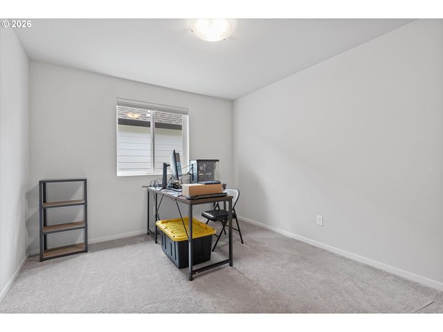 671 NICHOLS Ln, Woodburn, OR 97071