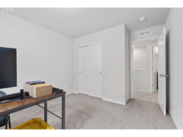 671 NICHOLS Ln, Woodburn, OR 97071