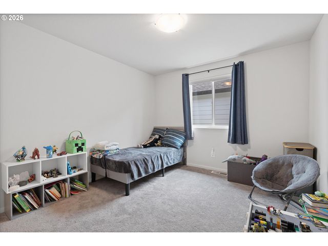 671 NICHOLS Ln, Woodburn, OR 97071