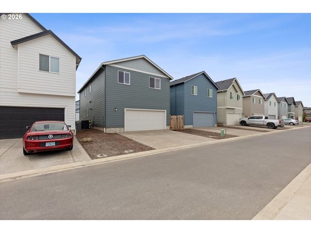 671 NICHOLS Ln, Woodburn, OR 97071