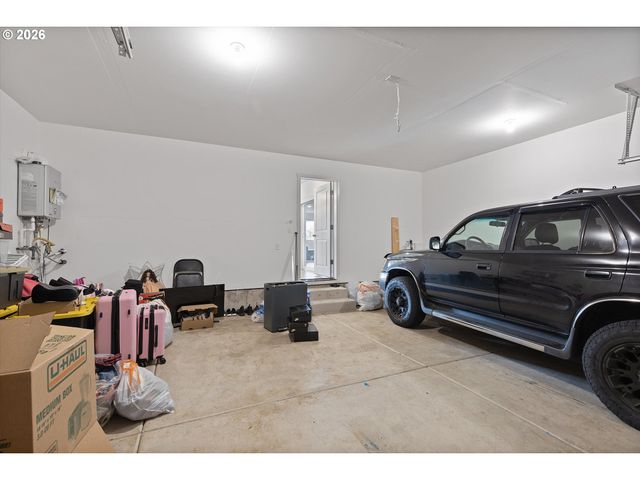 671 NICHOLS Ln, Woodburn, OR 97071