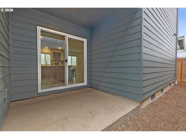 671 NICHOLS Ln, Woodburn, OR 97071