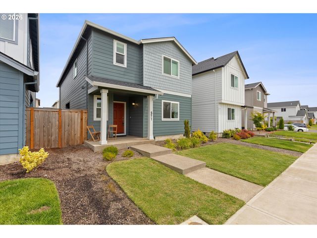 671 NICHOLS Ln, Woodburn, OR 97071