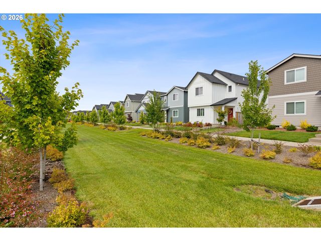 671 NICHOLS Ln, Woodburn, OR 97071