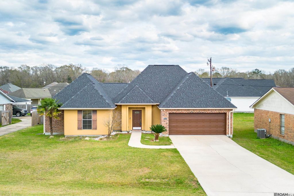 18036 Judith Dr, Zachary, LA 70791