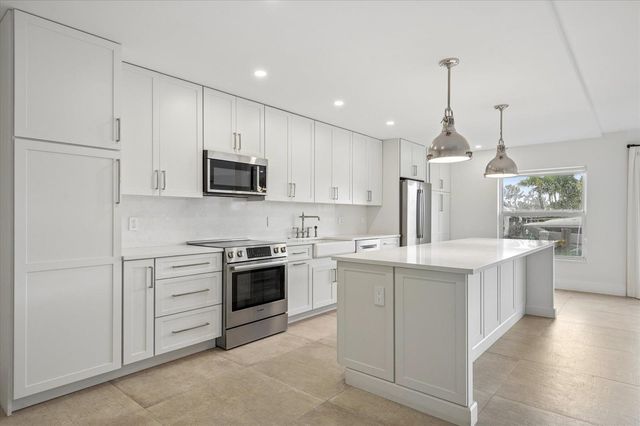5100 Bayview Drive 106, Fort Lauderdale, FL 33308