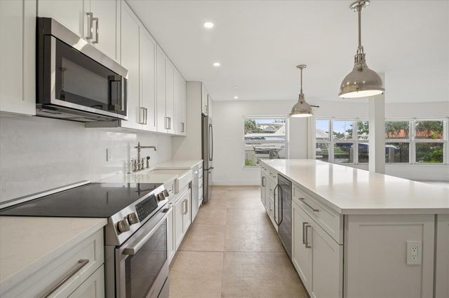 5100 Bayview Drive 106, Fort Lauderdale, FL 33308