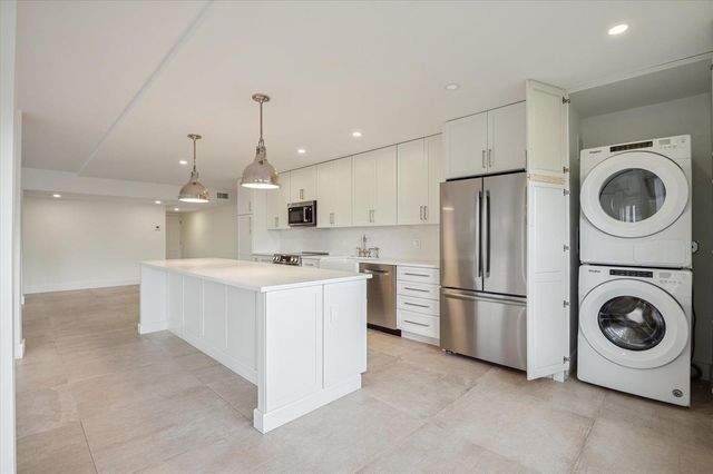 5100 Bayview Drive 106, Fort Lauderdale, FL 33308