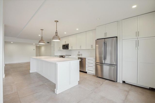 5100 Bayview Drive 106, Fort Lauderdale, FL 33308