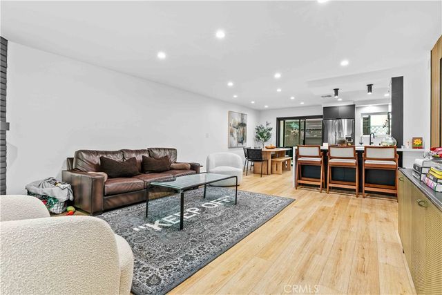 635 E Magnolia B, Burbank, CA 91501