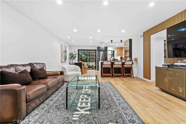 635 E Magnolia B, Burbank, CA 91501