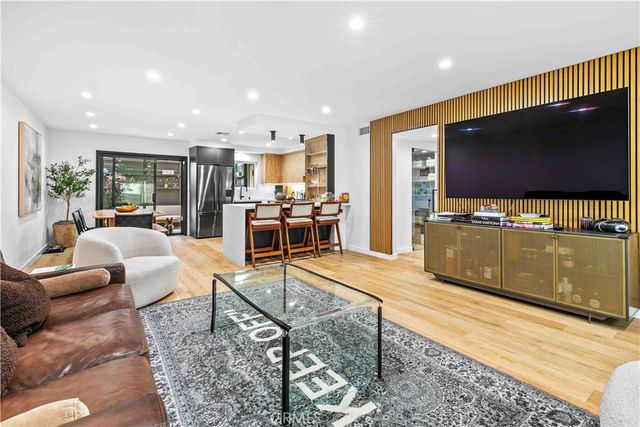 635 E Magnolia B, Burbank, CA 91501