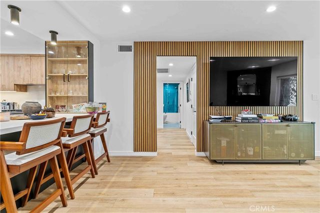 635 E Magnolia B, Burbank, CA 91501