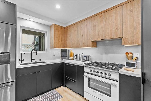 635 E Magnolia B, Burbank, CA 91501