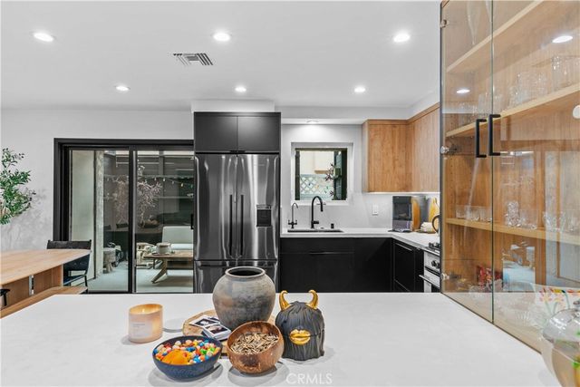 635 E Magnolia B, Burbank, CA 91501