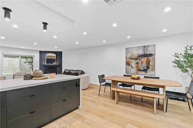 635 E Magnolia B, Burbank, CA 91501