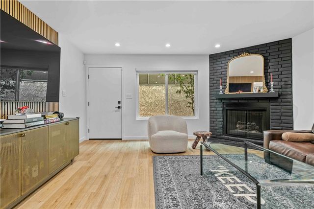 635 E Magnolia B, Burbank, CA 91501