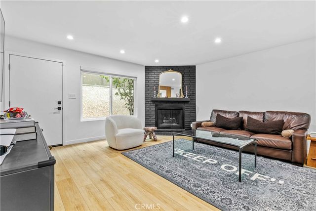 635 E Magnolia B, Burbank, CA 91501