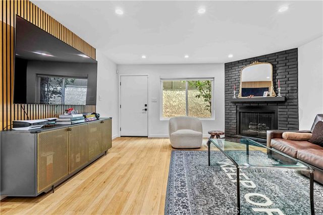 635 E Magnolia B, Burbank, CA 91501