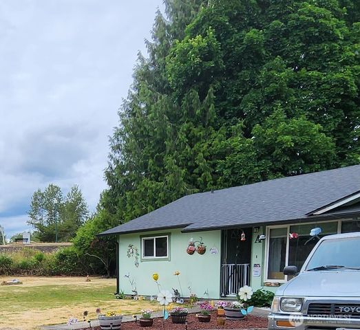 751 6th Avenue SW, Castle Rock, WA 98611