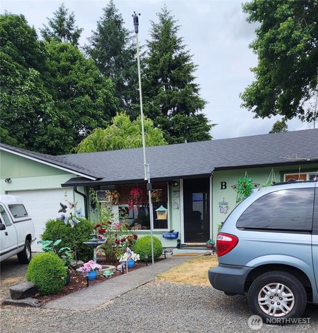 751 6th Avenue SW, Castle Rock, WA 98611