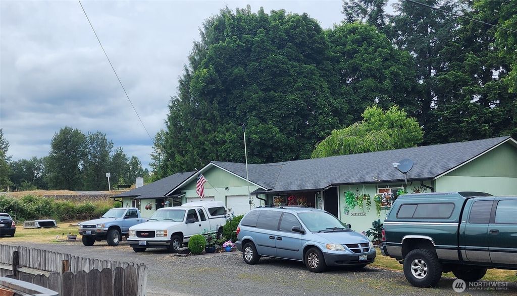 751 6th Avenue SW, Castle Rock, WA 98611