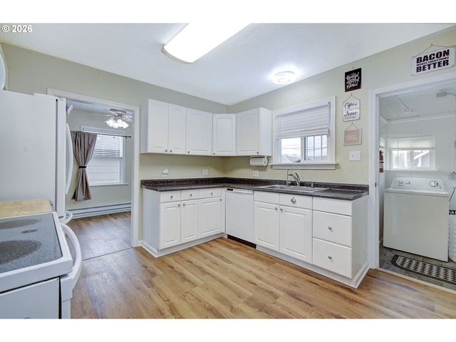 551 19TH Ave, Longview, WA 98632