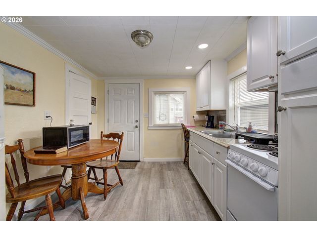 551 19TH Ave, Longview, WA 98632