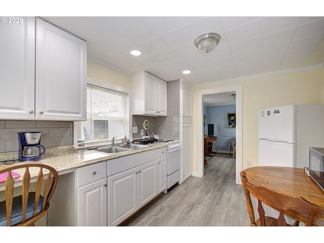 551 19TH Ave, Longview, WA 98632