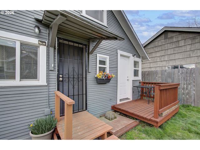 551 19TH Ave, Longview, WA 98632