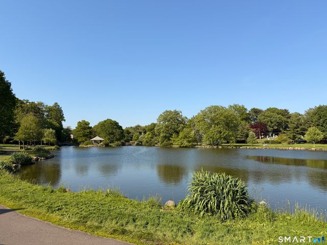 61 Center Drive, Greenwich, CT 06870