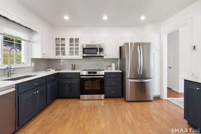 61 Center Drive, Greenwich, CT 06870