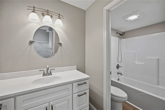 2416 Kestrel Drive SE, Cedar Rapids, IA 52403