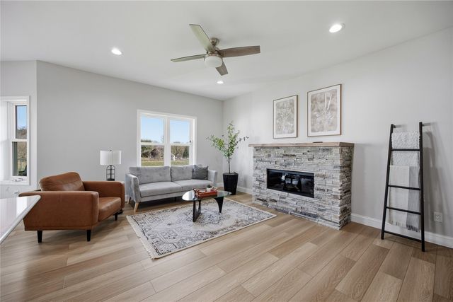 2416 Kestrel Drive SE, Cedar Rapids, IA 52403