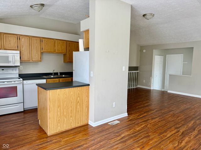 7943 Cardinal Cove W, Indianapolis, IN 46256