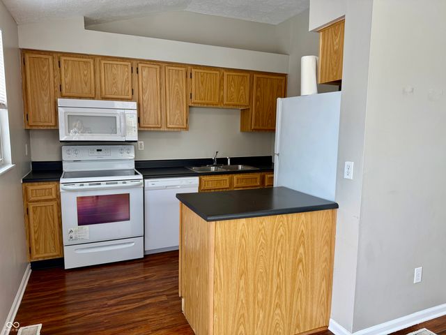 7943 Cardinal Cove W, Indianapolis, IN 46256