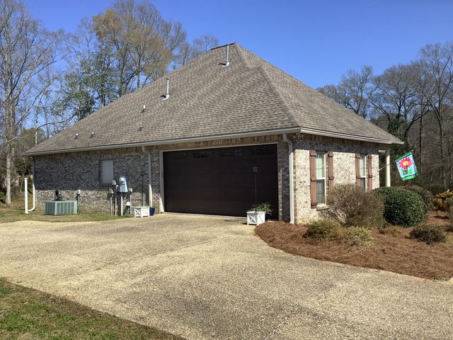 33 Cambrian Ridge, Petal, MS 39465