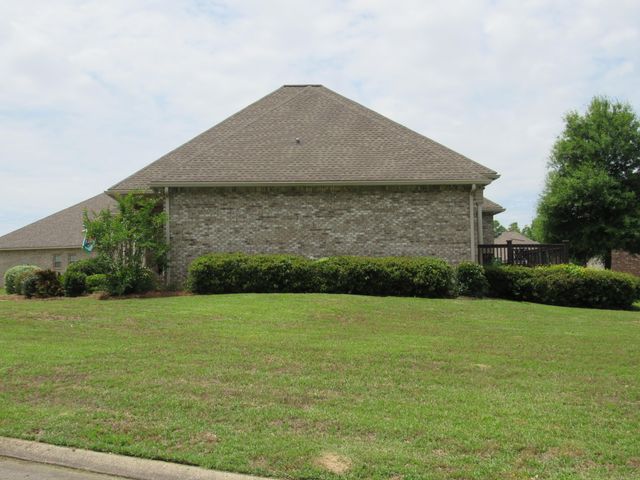 33 Cambrian Ridge, Petal, MS 39465